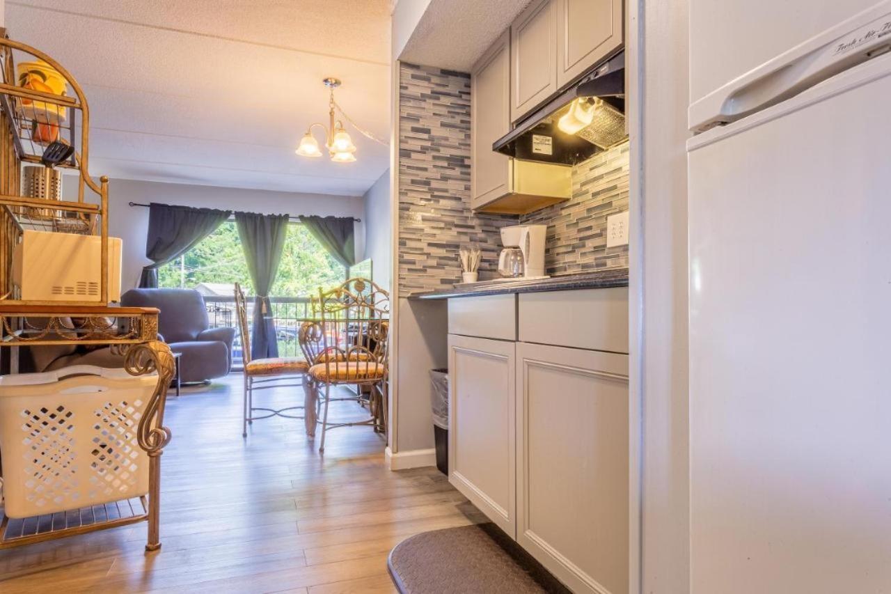 Family Bear Condos, Full King Suite, Kitchen, Pool Access Unit 103 Gatlinburg Eksteriør bilde