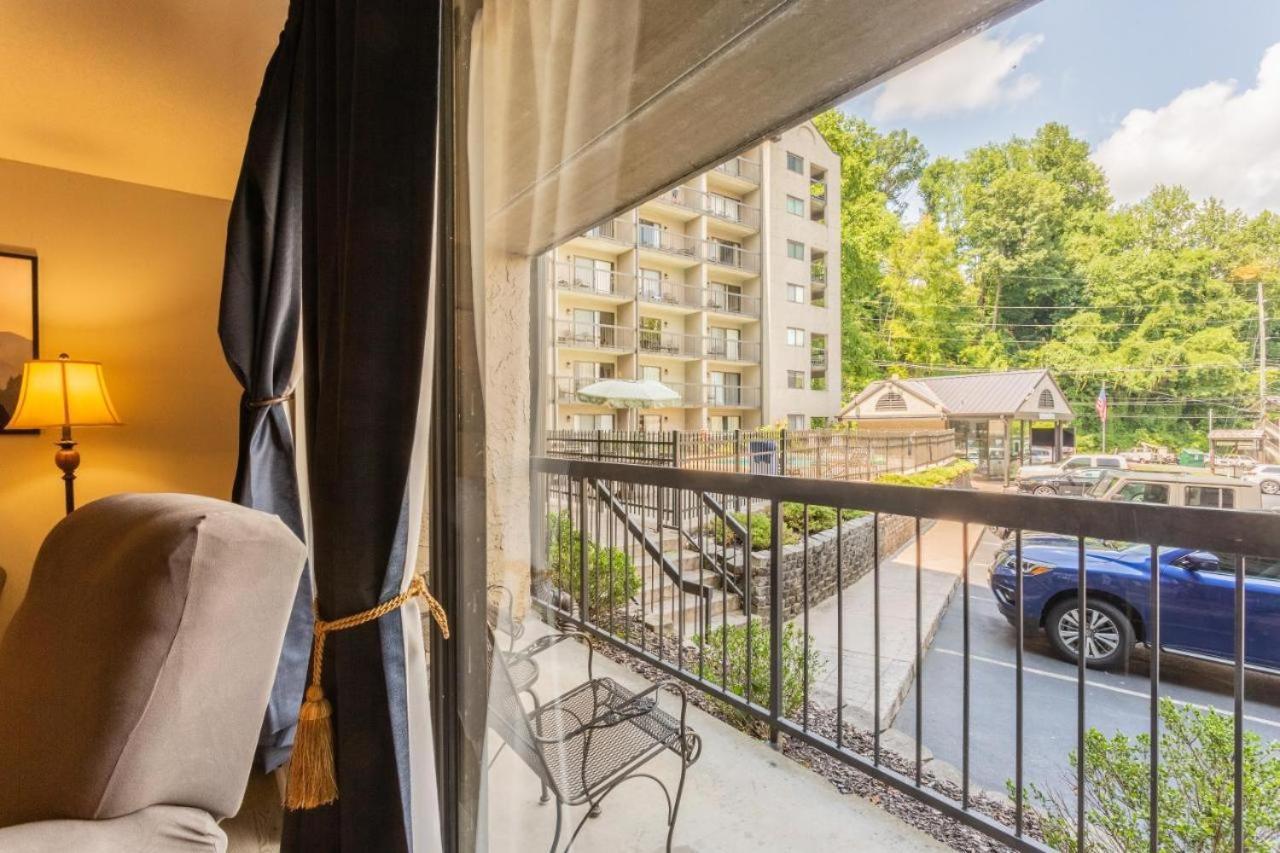 Family Bear Condos, Full King Suite, Kitchen, Pool Access Unit 103 Gatlinburg Eksteriør bilde
