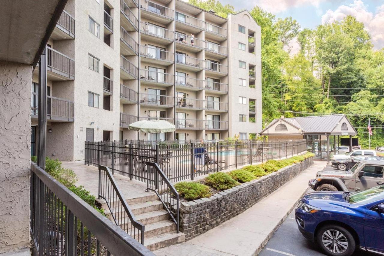 Family Bear Condos, Full King Suite, Kitchen, Pool Access Unit 103 Gatlinburg Eksteriør bilde