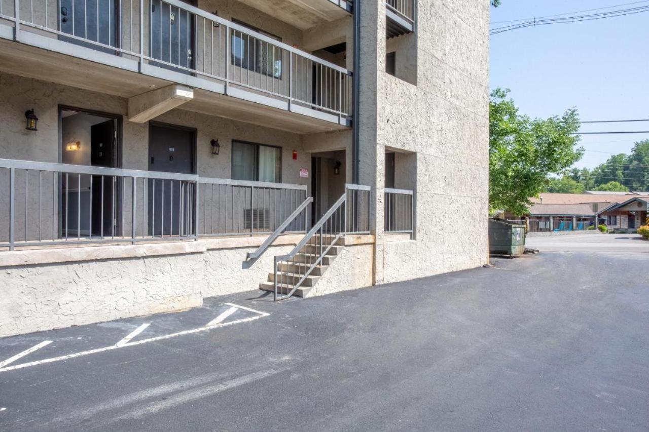 Family Bear Condos, Full King Suite, Kitchen, Pool Access Unit 103 Gatlinburg Eksteriør bilde